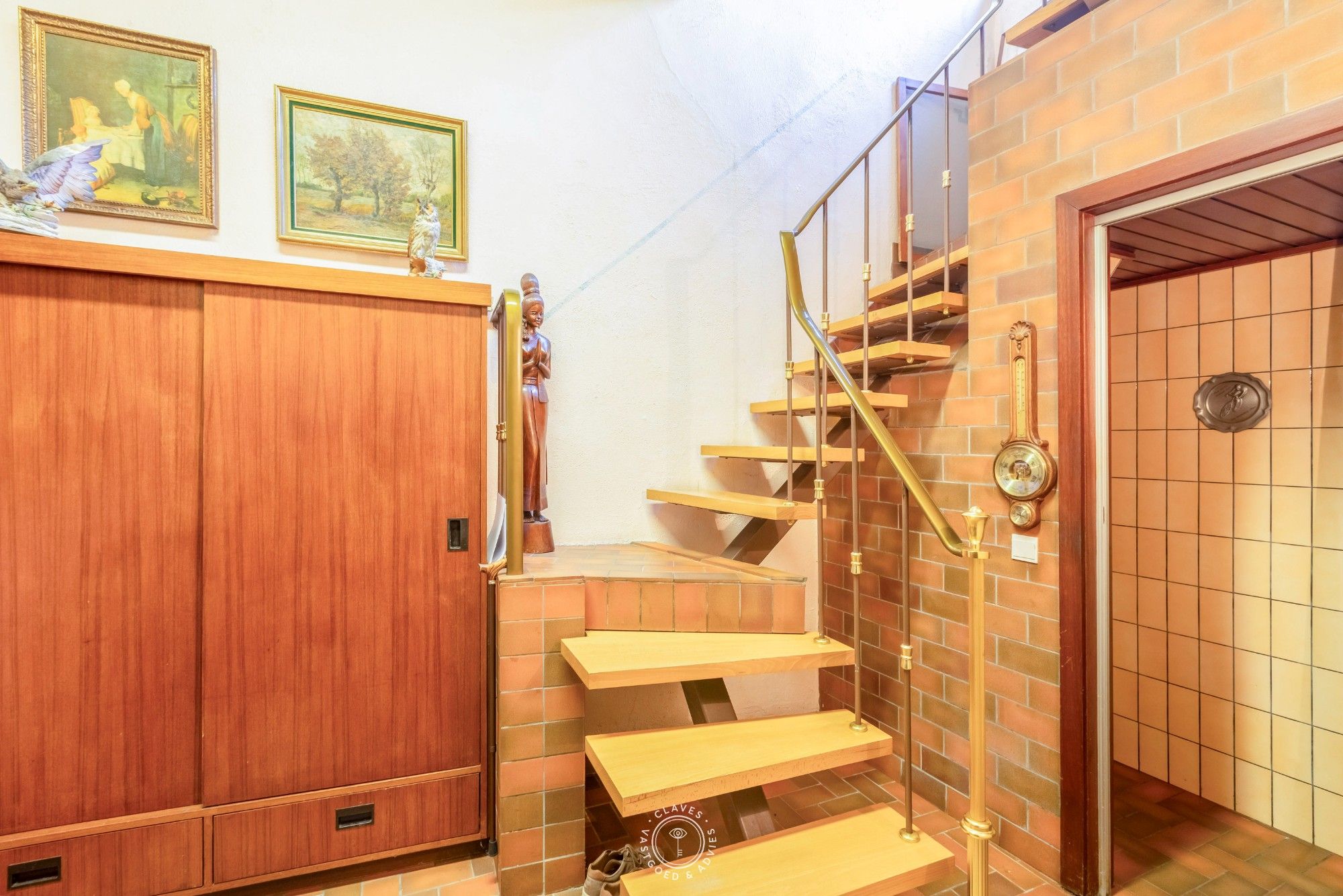 Art-deco woning met handelsruimte en garage foto 10