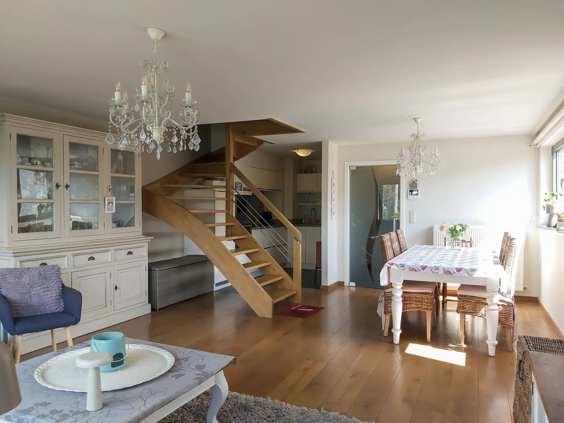 Instapklaar duplexappartement met inpandige garage, zuidgericht terras en 2 slaapkamers op mooie locatie in Maasmechelen! foto 4
