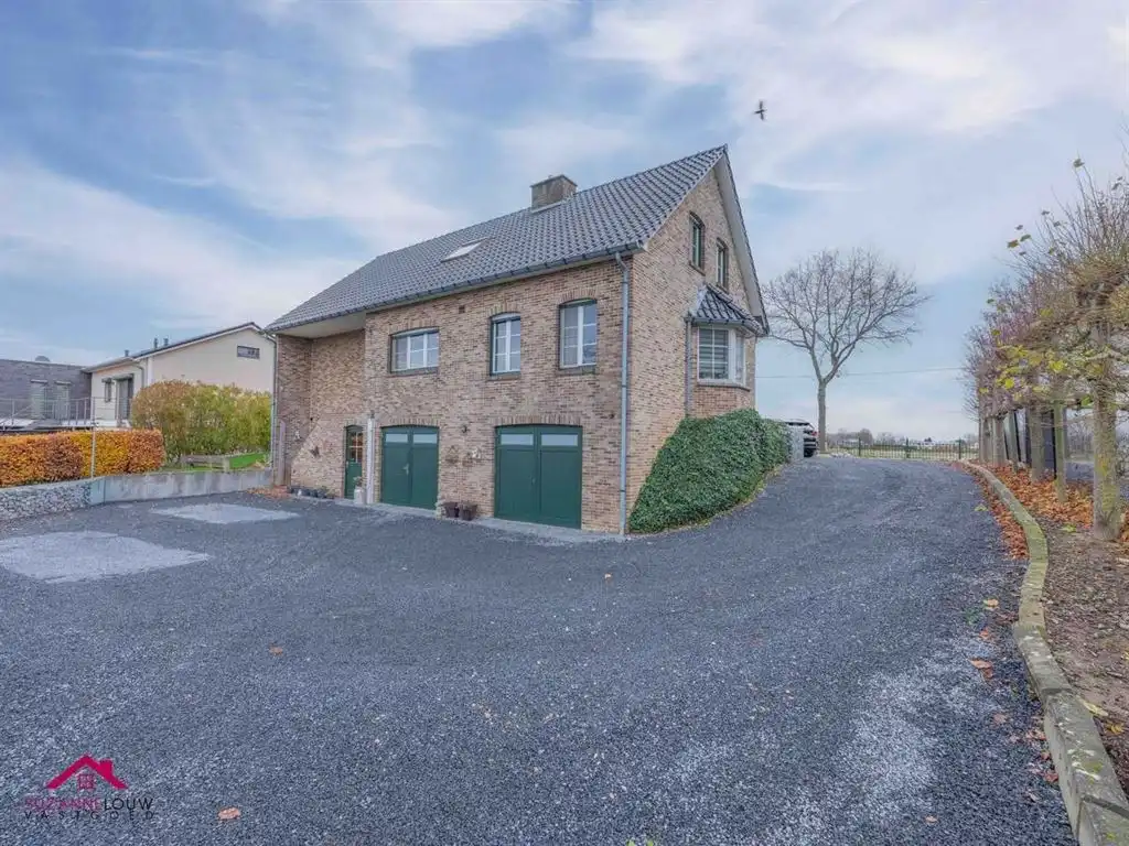 Verrassend ruime en gezellige, instapklare vrijstaande woning met paardenstal foto 4