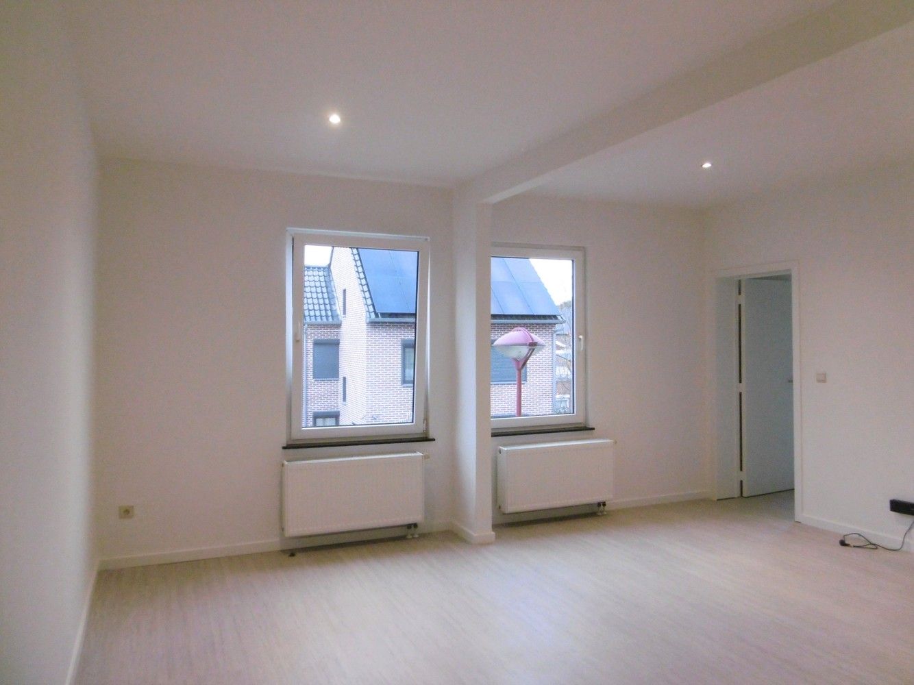 Gerenoveerd appartement op de 1ste verdieping van een gebouw, nabij het centrum van Maasmechelen. foto 2