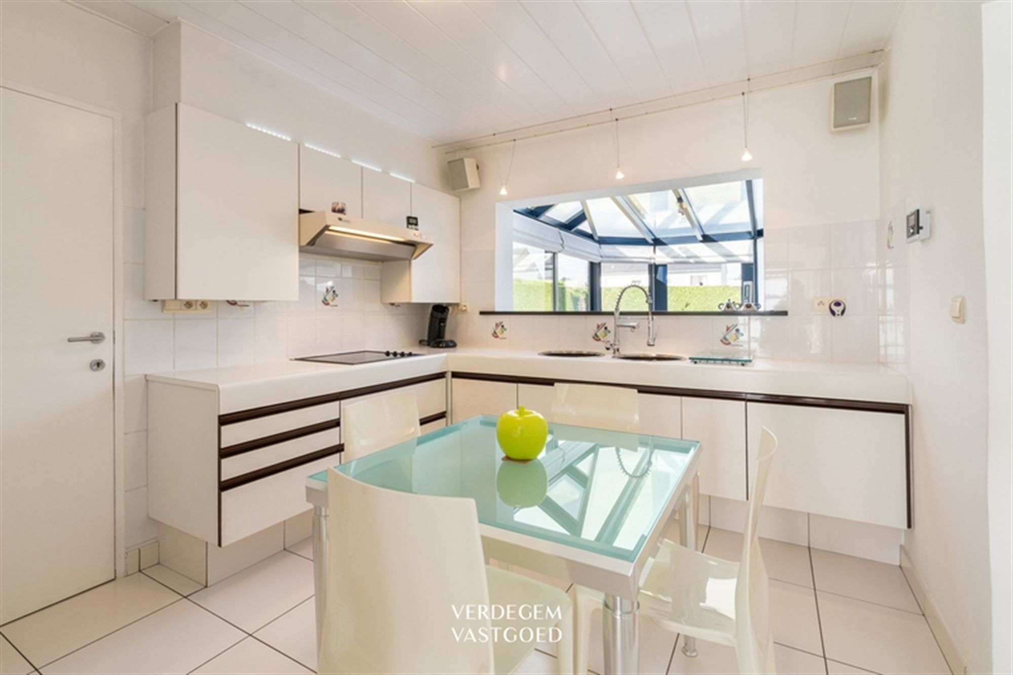 Knappe instapklare woning met 4 slaapkamers, grote tuin en EPC C foto 6
