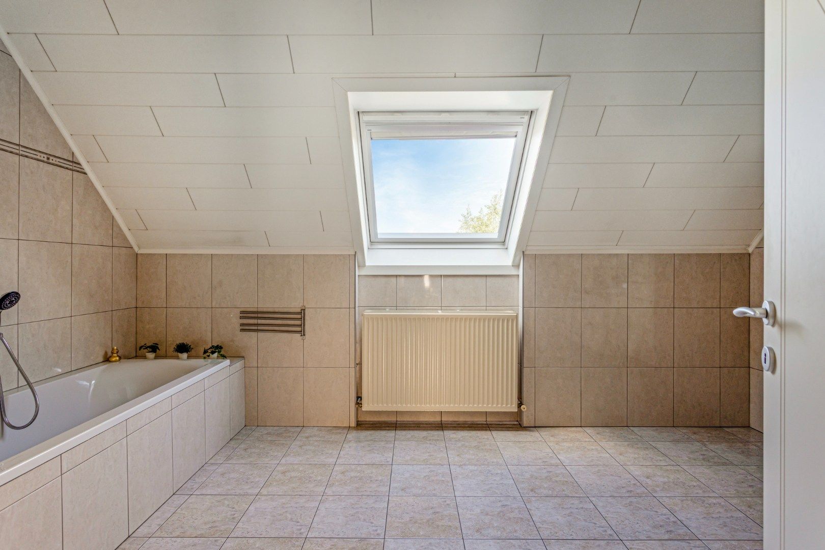 Instapklare woning met 3 ruime slaapkamers op 599 m² te OLV Olen ! foto 22
