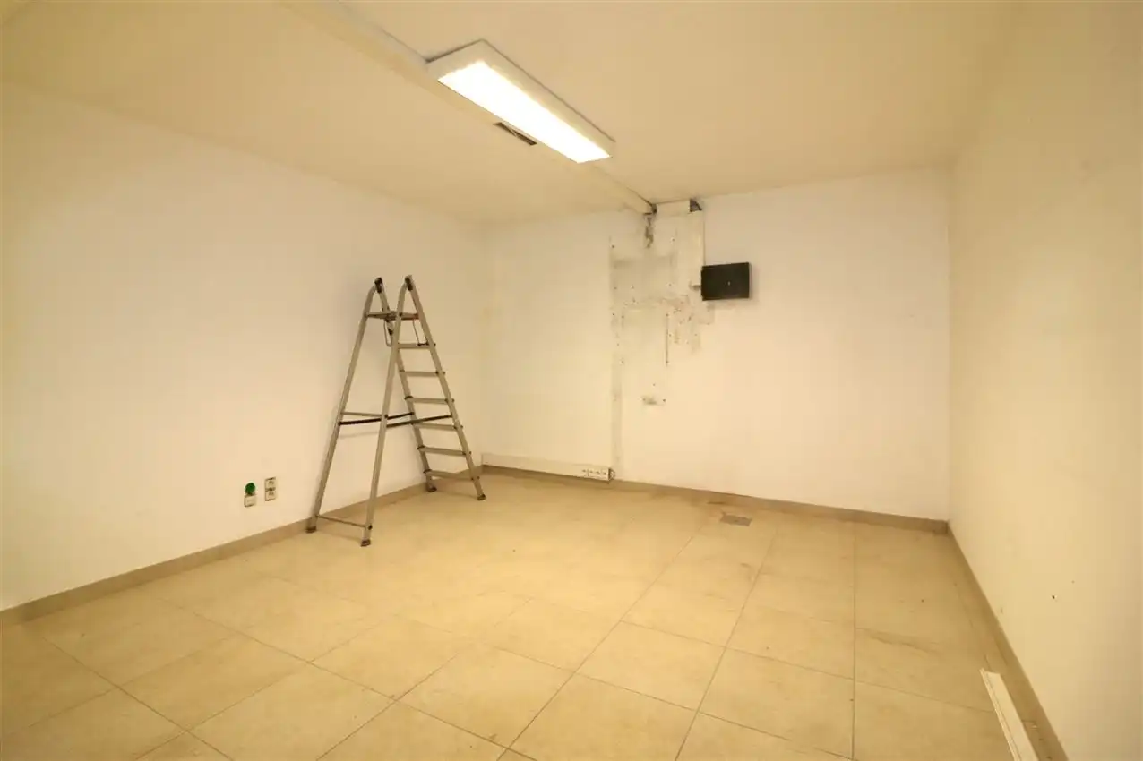 Volledig vernieuwde handelszaak op ideale locatie foto 26