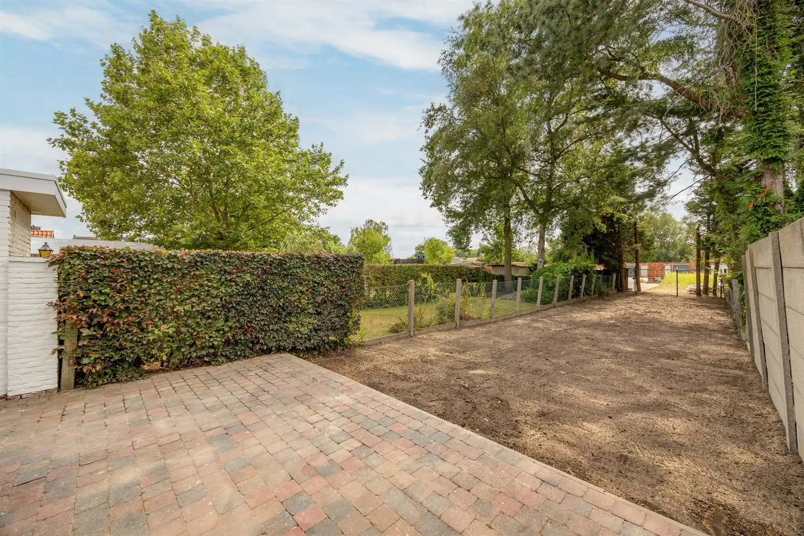 Top-gerenoveerd gelijkvloers appartement in Ekeren-Donk foto 2