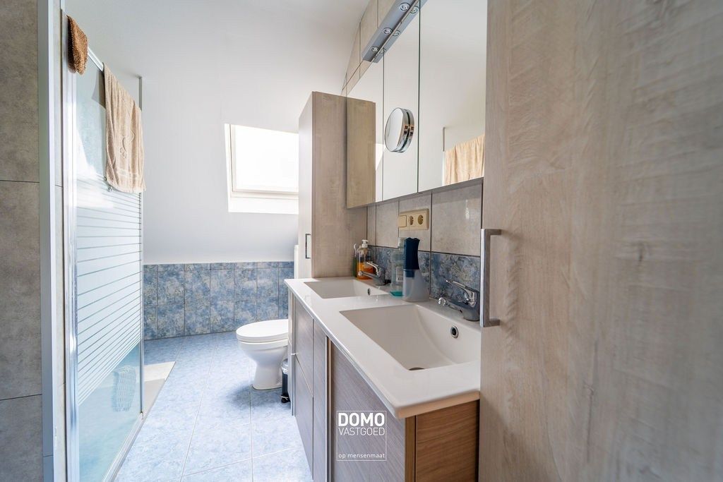 INSTAPKLAAR DUPLEXAPPARTEMENT MET TERRAS EN AUTOSTANDPLAATS IN HEUSDEN-ZOLDER foto 13