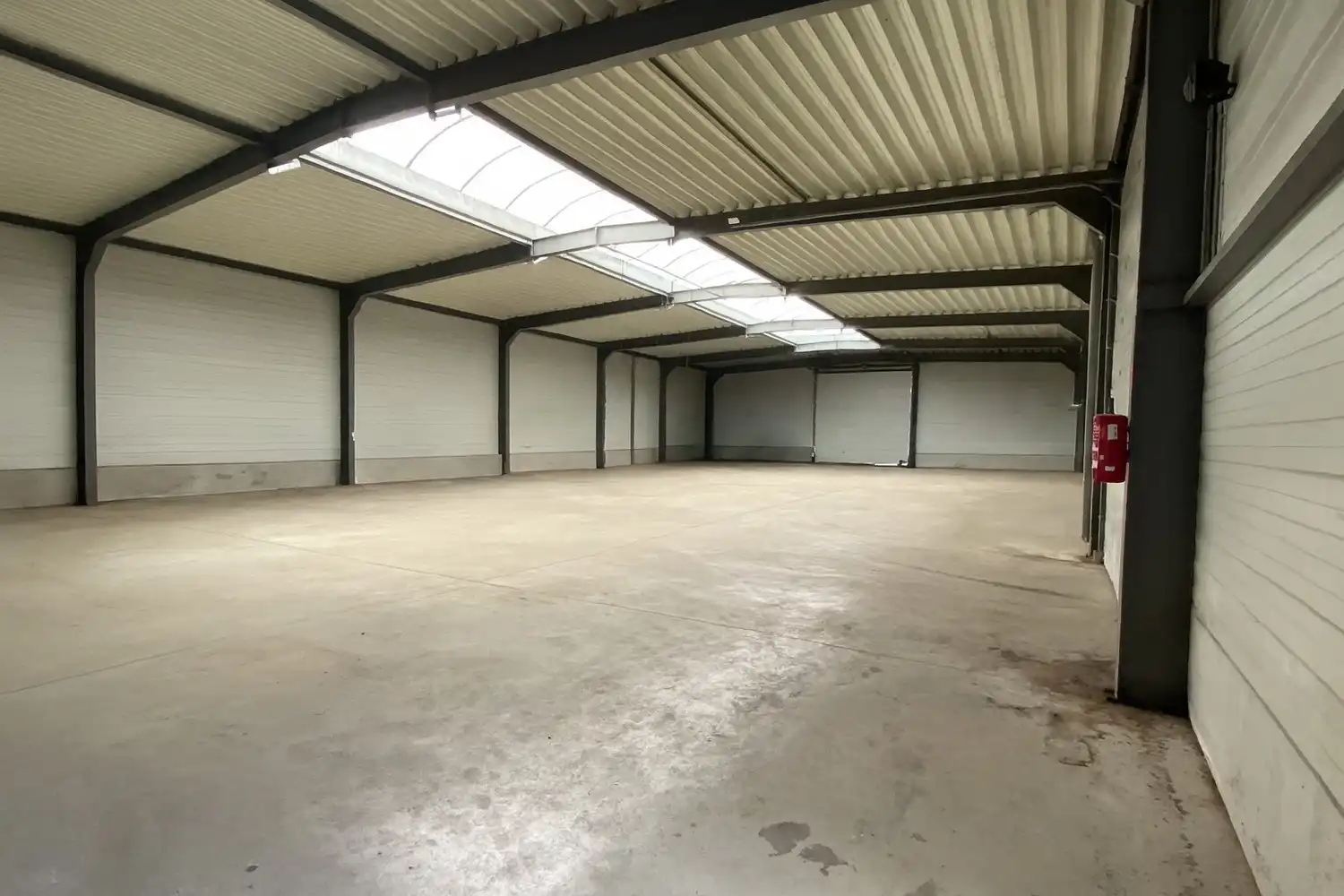Te huur: veelzijdige bedrijfshal/magazijn op industrieterrein in Lanaken foto 7