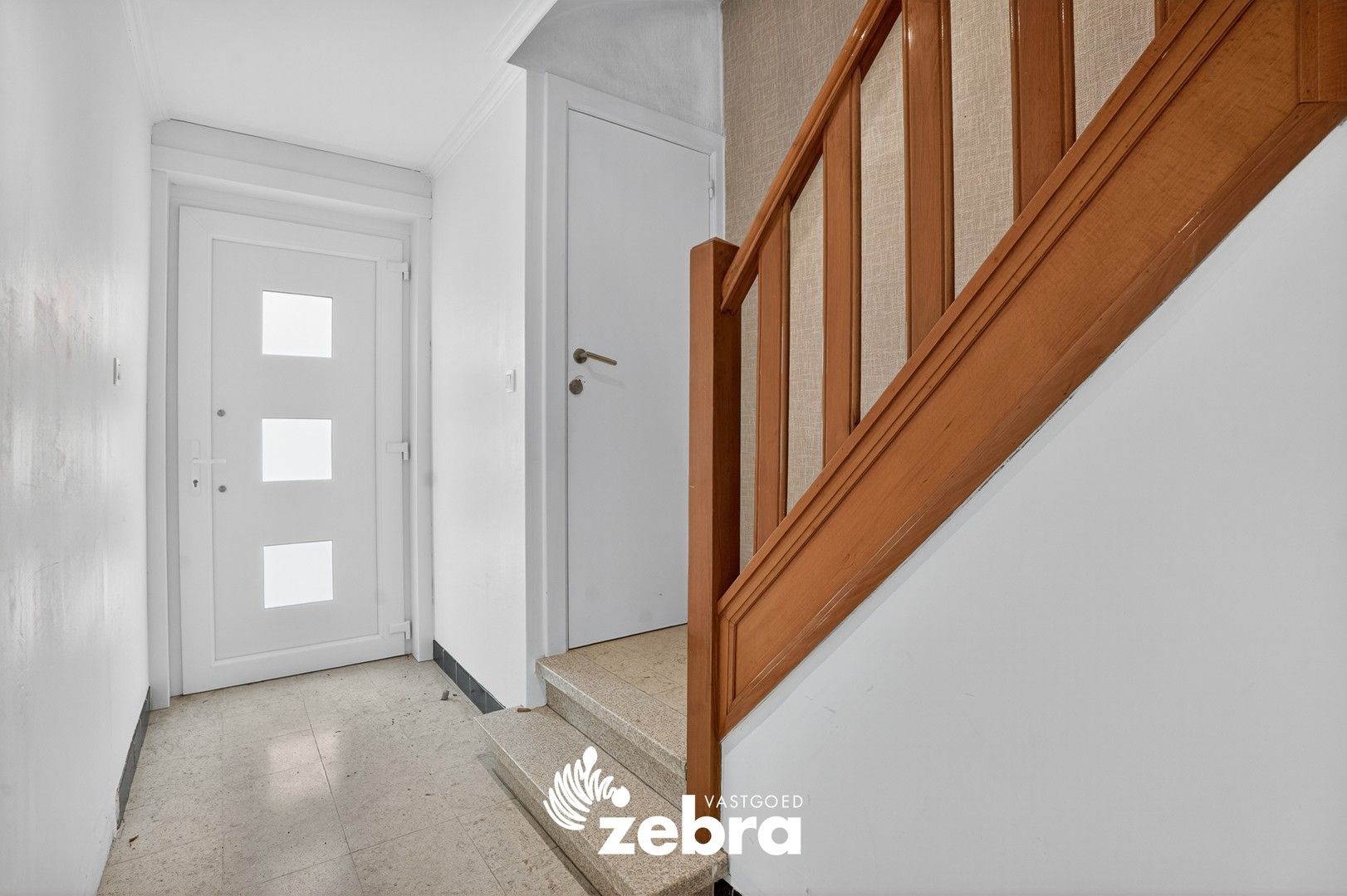 Gerenoveerde woning met 3 slaapkamers en uitweg te Roeselare! foto 2