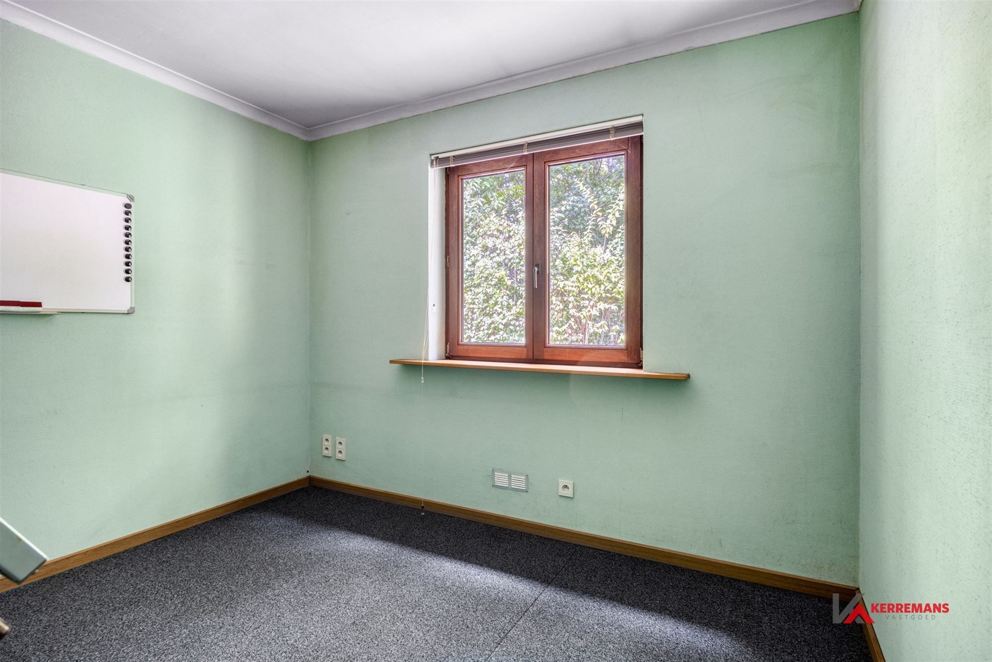 Laagbouwwoning met 3 slaapkamers, garage en tuin.  foto 15
