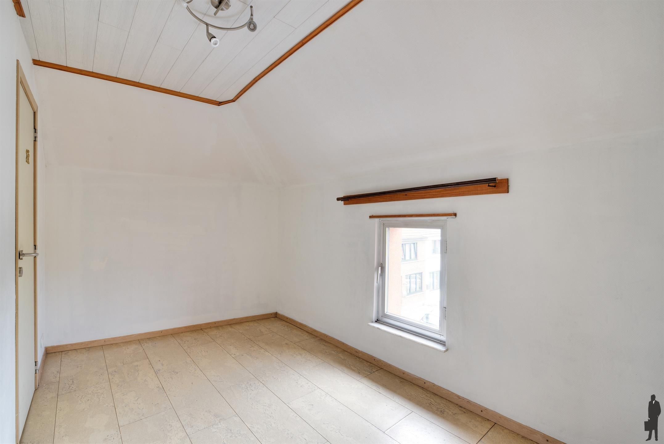 Te renoveren woning, ideaal als opbrengsteigendom. foto 11