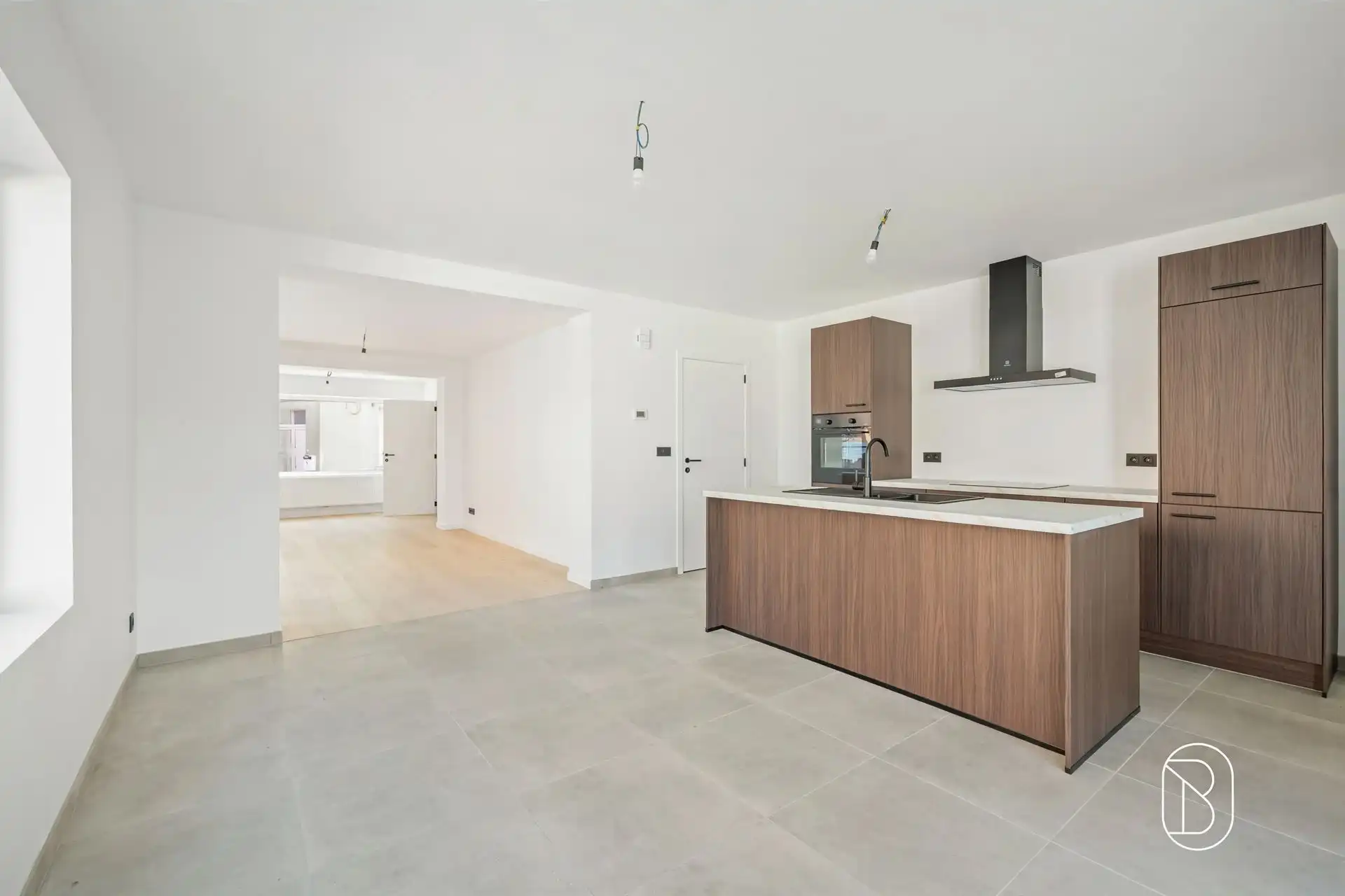 Charmant gerenoveerde woning met grote aangename tuin en handige oprit. foto 10