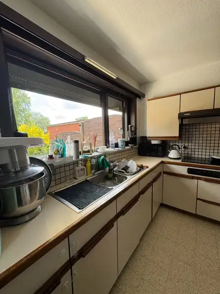 Halfopen gezinswoning met 3 slaapkamers en een grote tuin. foto 14