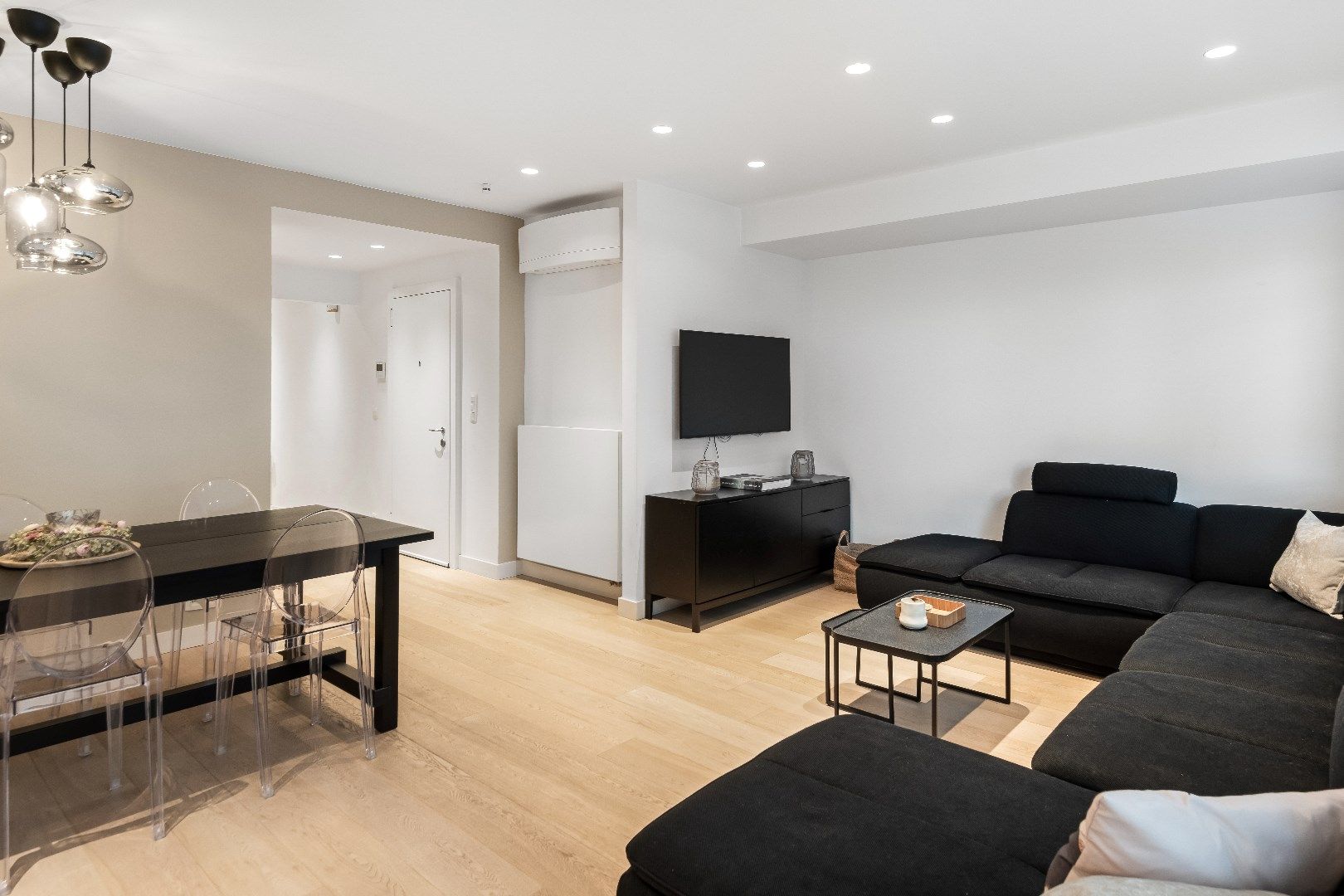 Luxueus gerenoveerd appartement met drie slaapkamers en lateraal zeezicht in het Zoute. foto 4