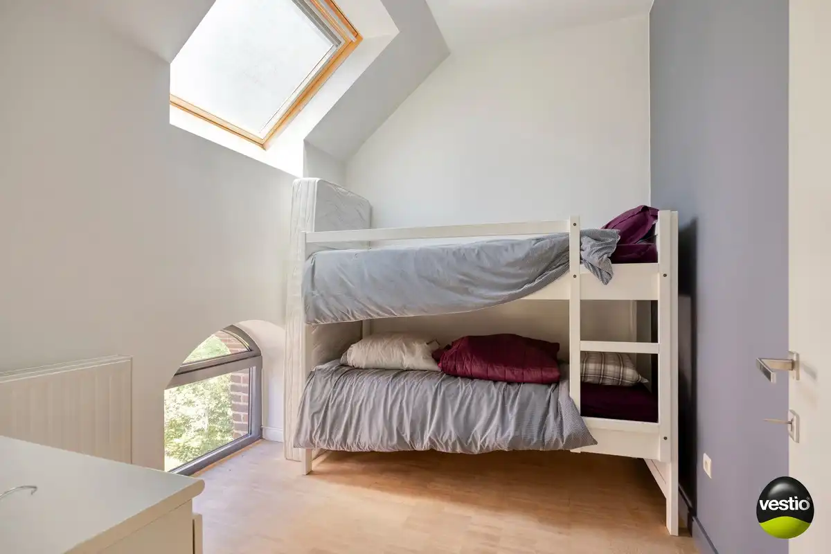 EXCLUSIEVE HOEVE MET MEERDERE WOONGEDEELTES, ATELIER, STALLING en AANPALENDE WEIDE OP CA. 1,6 HECTARE NABIJ DOMEIN NIEUWENHOVEN. foto 53