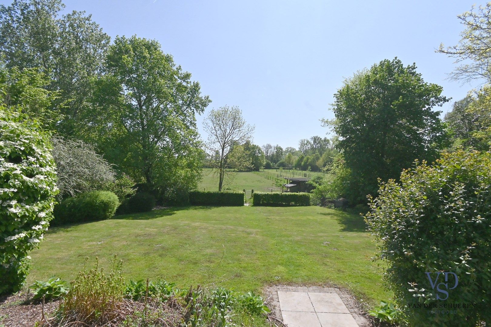 Exclusieve villa met weide (ca. 1 ha) en adembenemende vergezichten foto 30