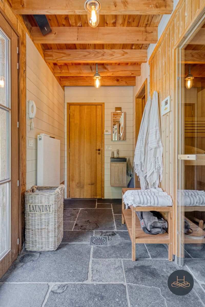 Instapklare villa met prachtig aangelegde tuin en zwembad foto 27