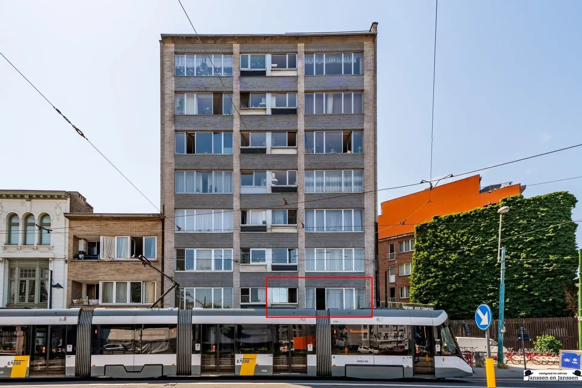 Te renoveren ruim appartement op toplocatie in Borgerhout! foto 12