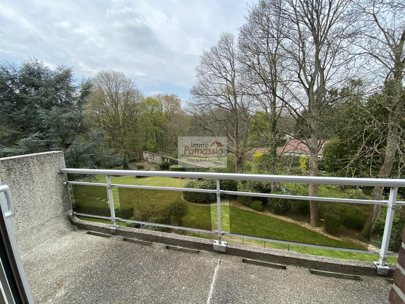 Volledig gerenoveerd appartement met gemeenschappelijke tuin foto 7