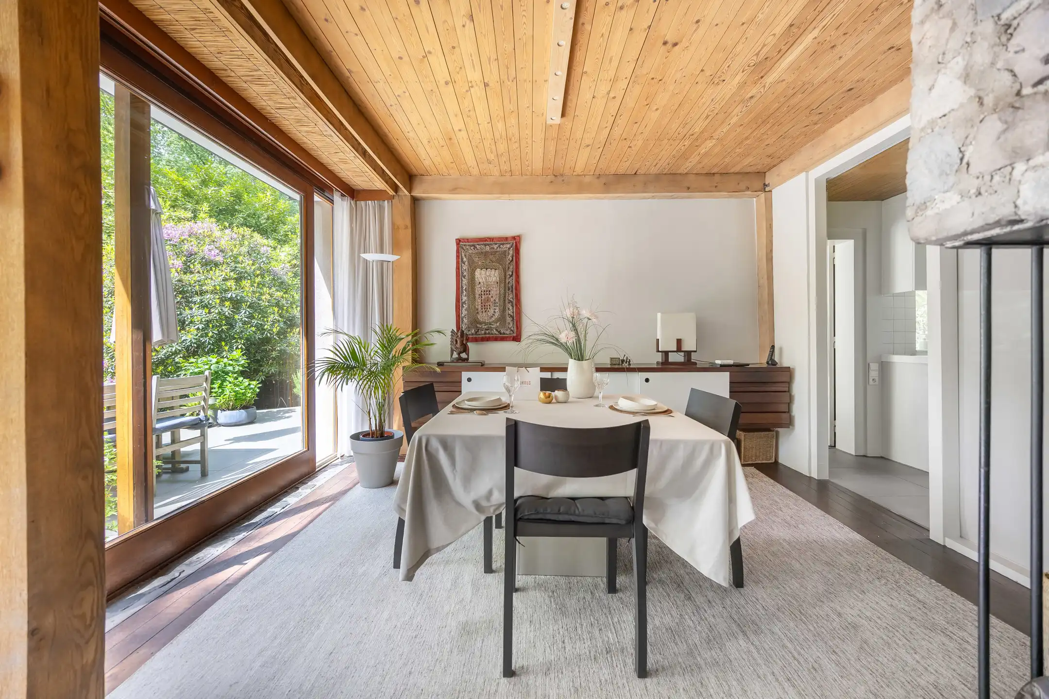 Architecturale woning in het groen met veel licht foto 10