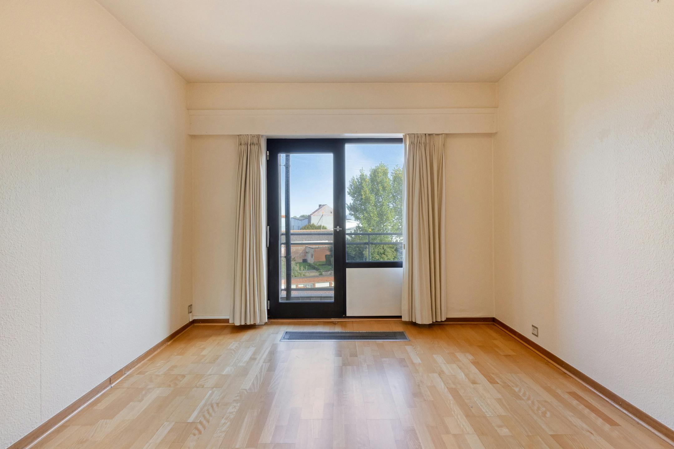 Appartement te koop met 3 kamers en garage in Ieper foto 13