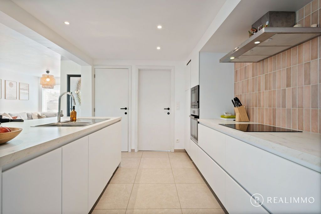 Gerenoveerde woning in rustige straat! foto 4