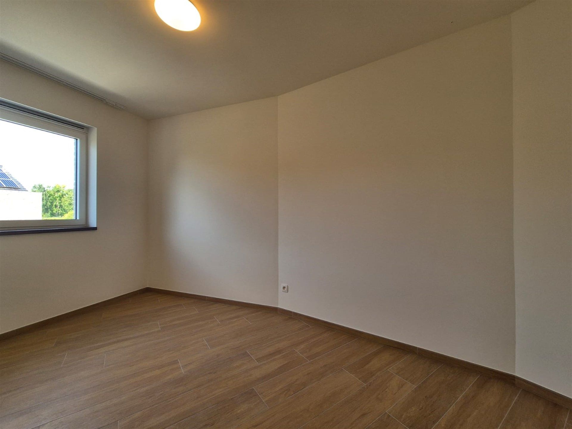 Moderne en energiezuinige nieuwbouwwoning met 2 slaapkamers en koer. foto 18