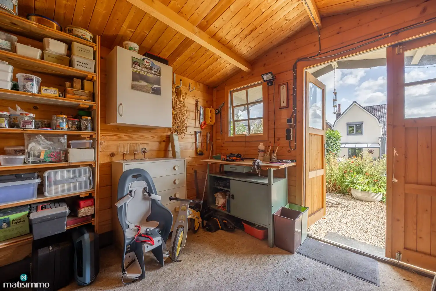 INSTAPKLAAR GERENOVEERDE WONING MET 3 SLAAPKAMERS, GARAGE, CARPORT EN PRACHTIGE TUIN NABIJ HET KANAAL EN DE MAAS IN LANAKEN foto 36