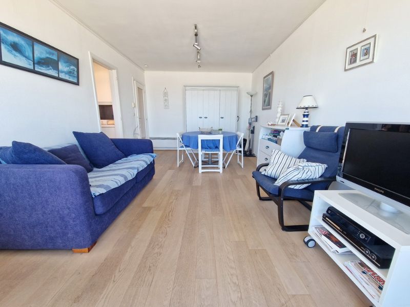 PANORAMISCH ZICHT OP ZEE vanop verdieping 14 foto 3