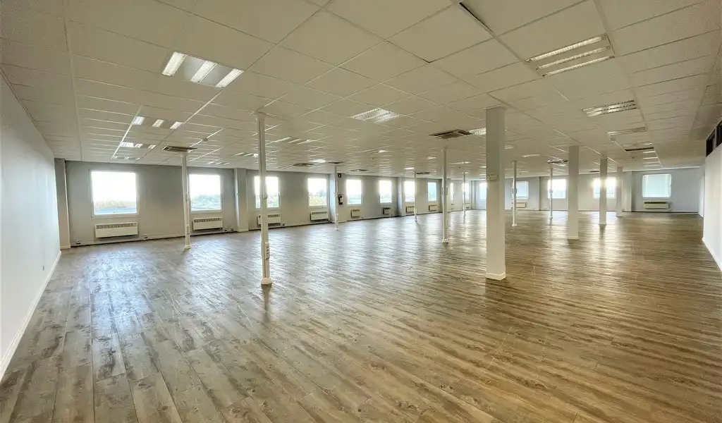 Instapklaar kantoor te huur in Immogranit Building Drongen foto 5