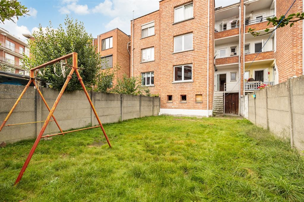 Gebouw met 3 appartementen, tuin en garage foto 6