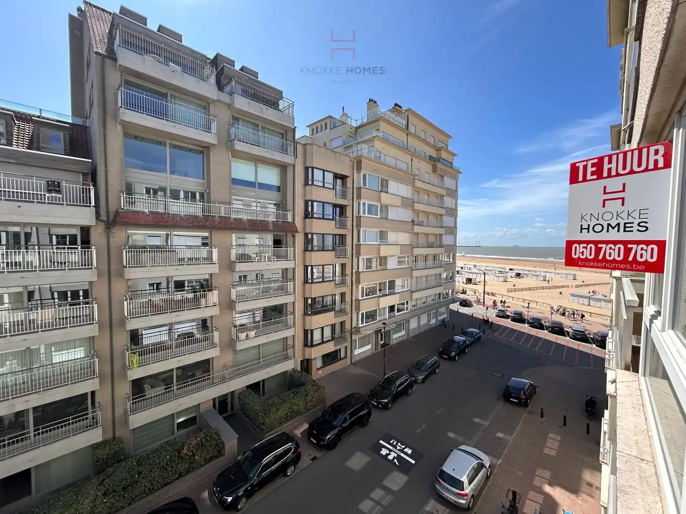 Gemeubeld twee-slaapkamer appartement met zijdelings zeezicht in een zijstraat van de zeedijk te Albertstrand foto 3