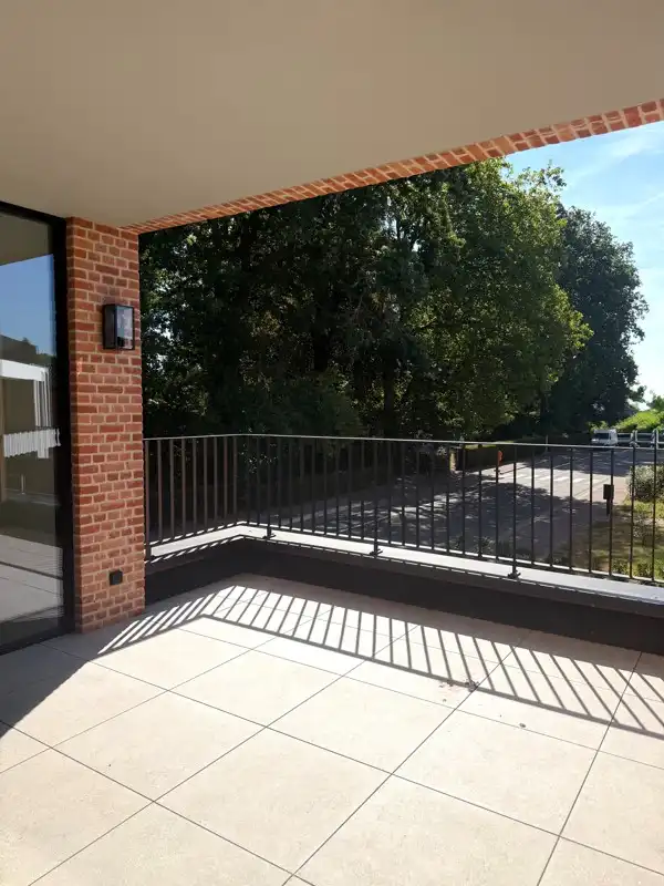 Instapklaar nieuwbouwappartement met 2 slaapkamers, heerlijke lichtinval & zalig terras - ondergrondse parking + berging. foto 14