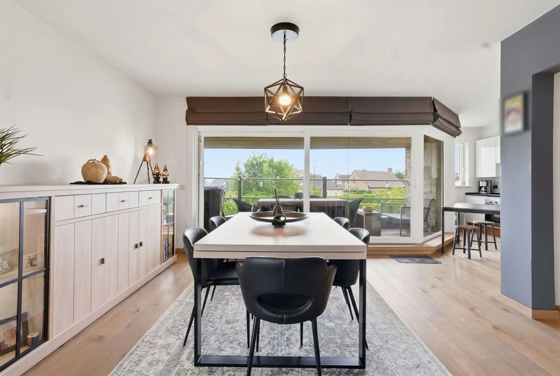 RUIM TERRAS / STAANPLAATS  foto {{pictureIndex}}