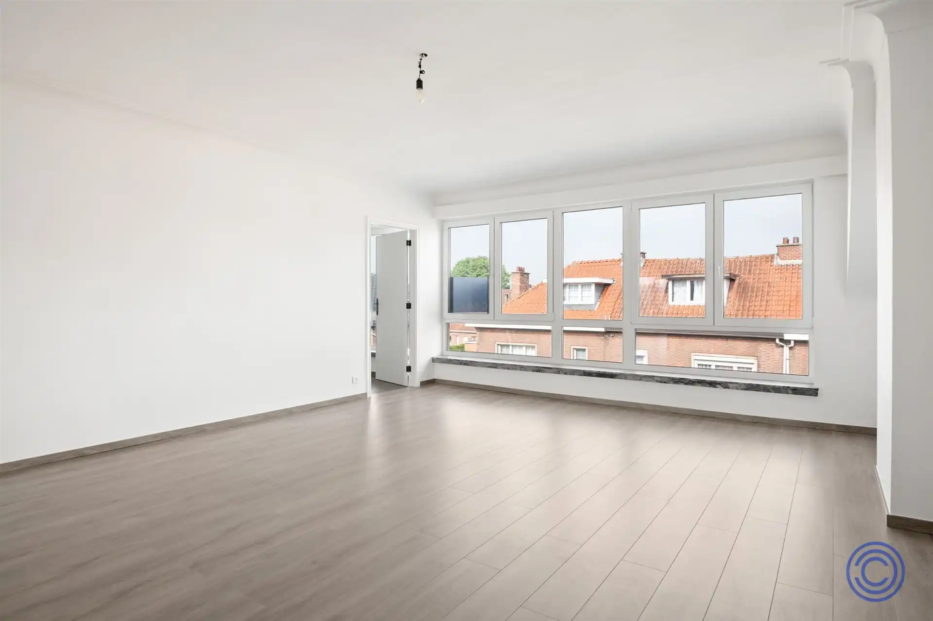 Volledig gerenoveerd 2-slp appartement met zonnig terras! foto {{pictureIndex}}