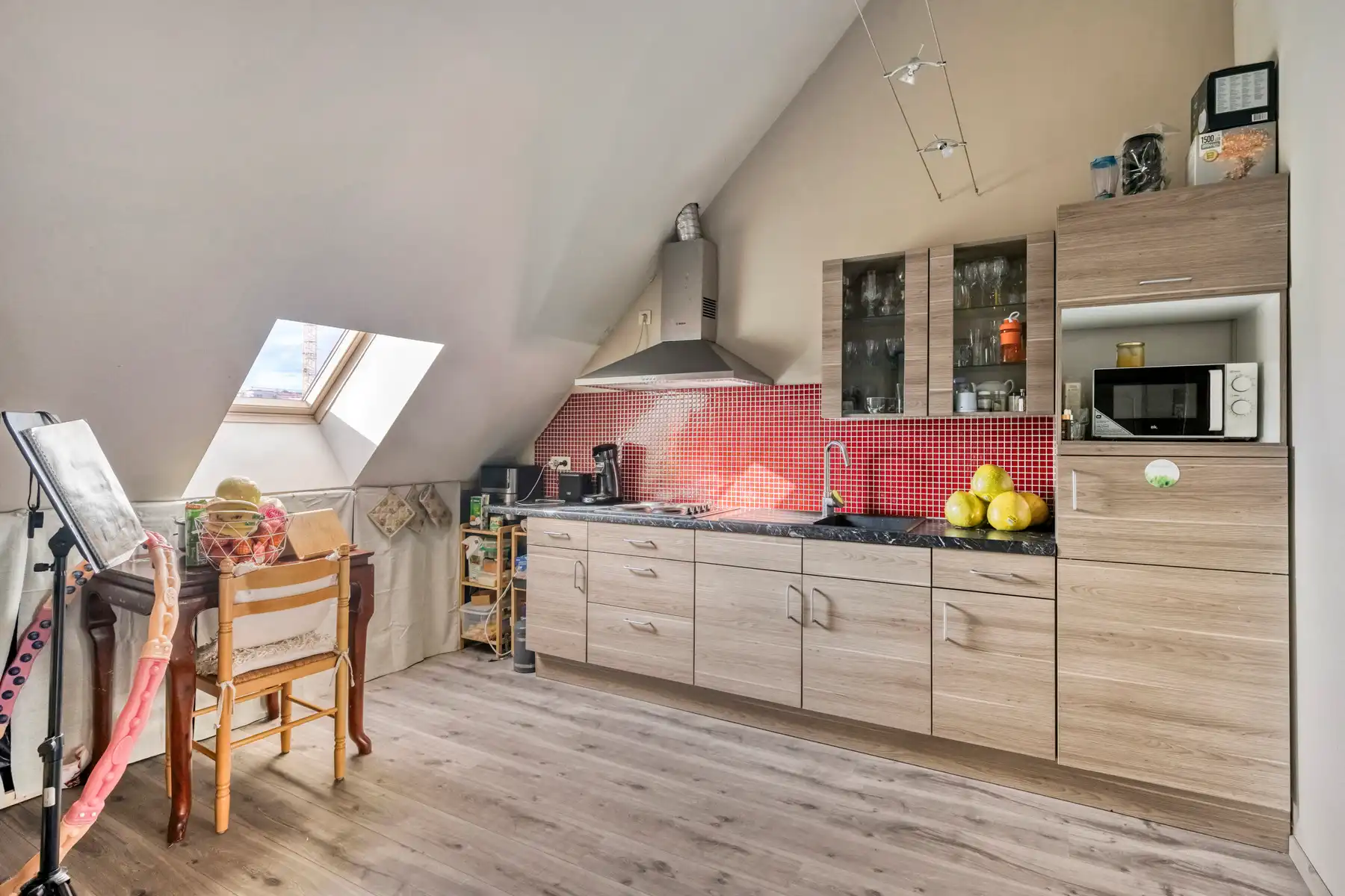 Handelsgelijkvloers met bovenliggende woonst! foto 19