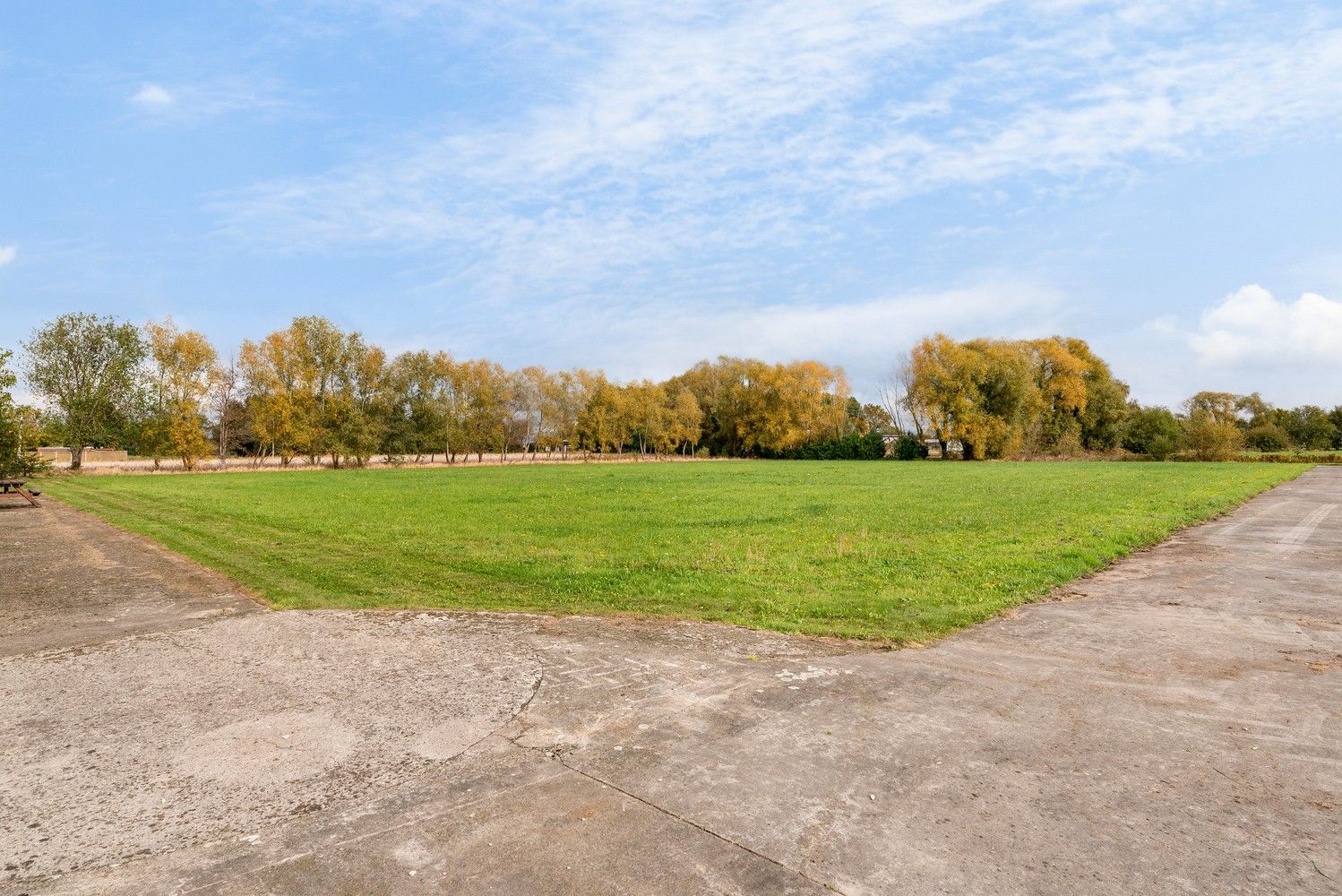 Ruime open bebouwing met loods en garages op ca. 1,7 ha – landelijke ligging in agrarisch gebied. foto 31