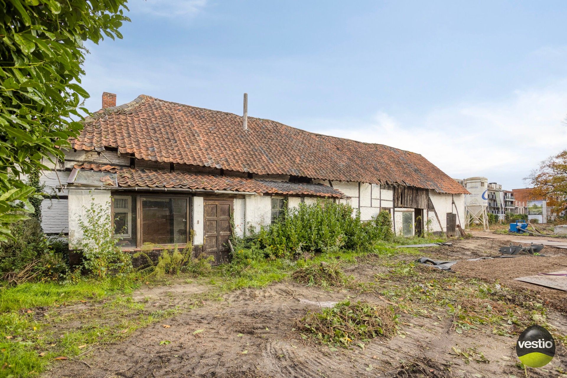 Beschermde langgestrekte vakwerkhoeve op zuid georiënteerd perceel van 15a 07ca. foto 5