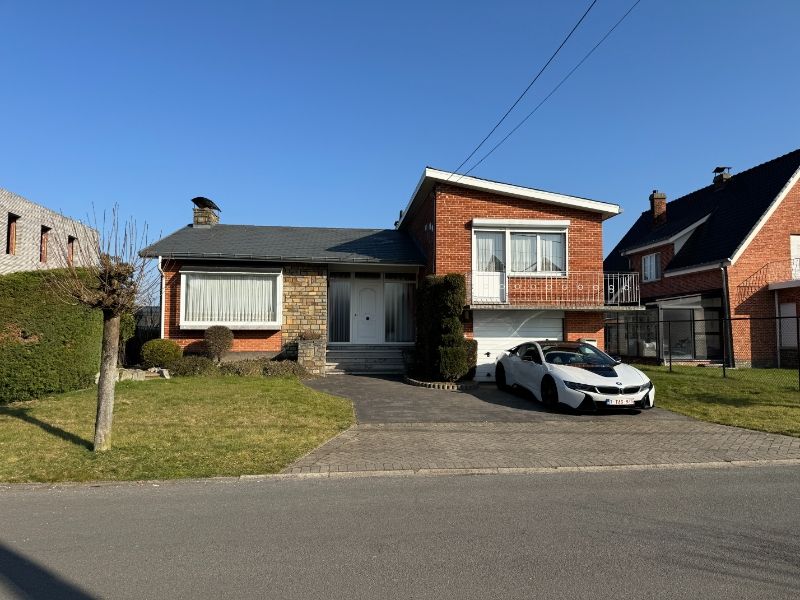Goed onderhouden gezinswoning op 732m². foto {{pictureIndex}}