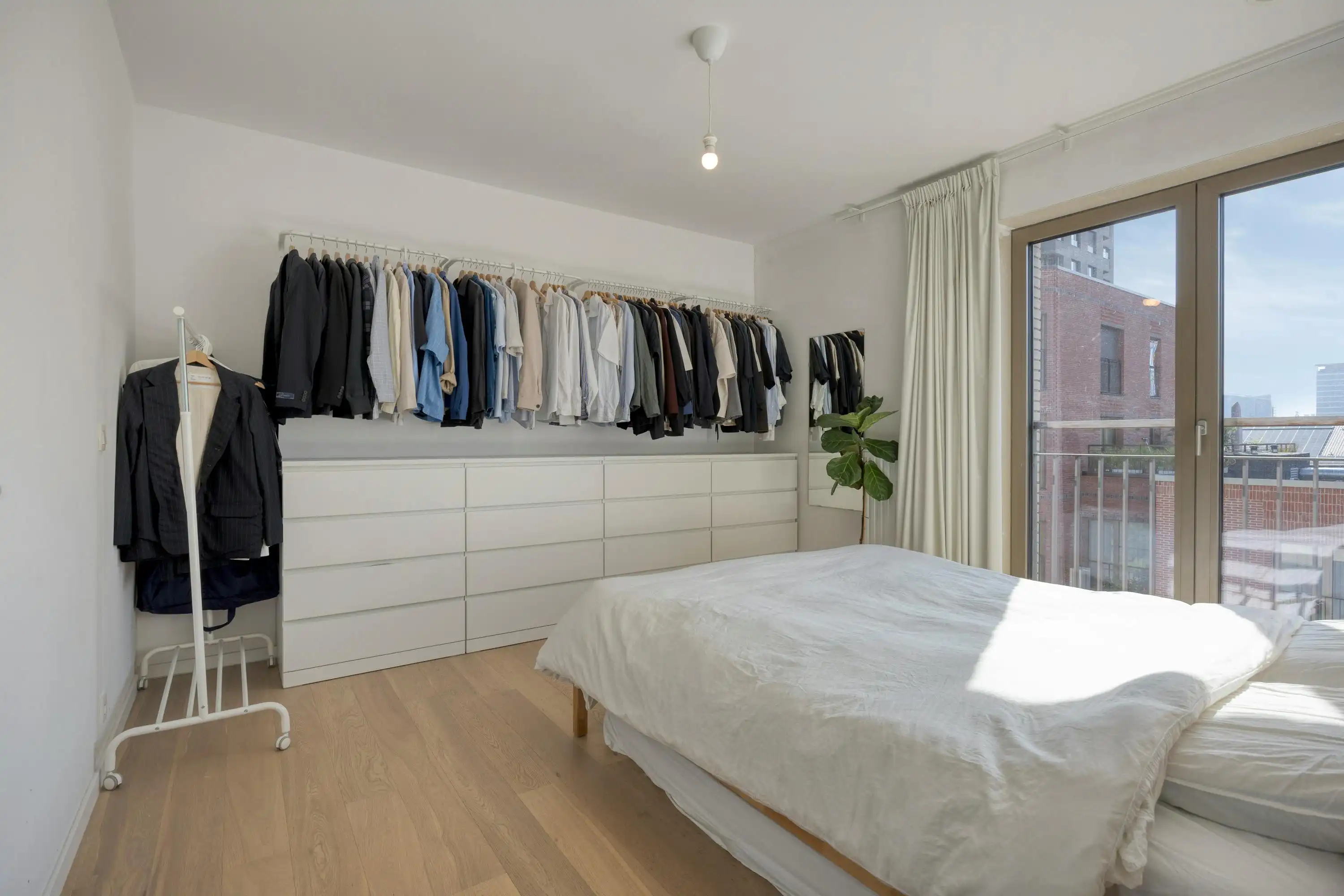 Lichtrijk twee-slaapkamer appartement op site Tour&Taxis foto 11