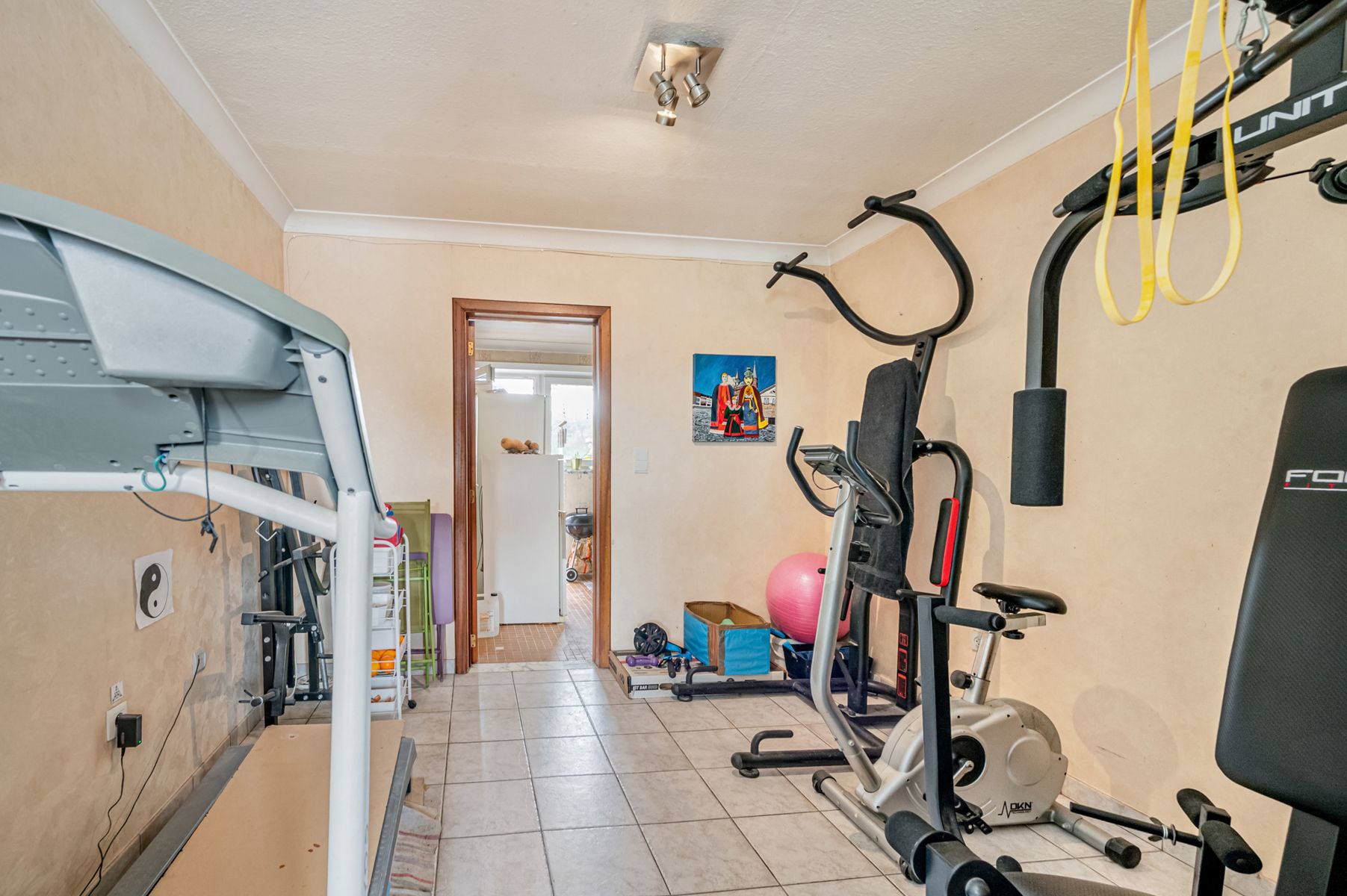 Op te knappen appartement met 1 slaapkamer en terras foto 5