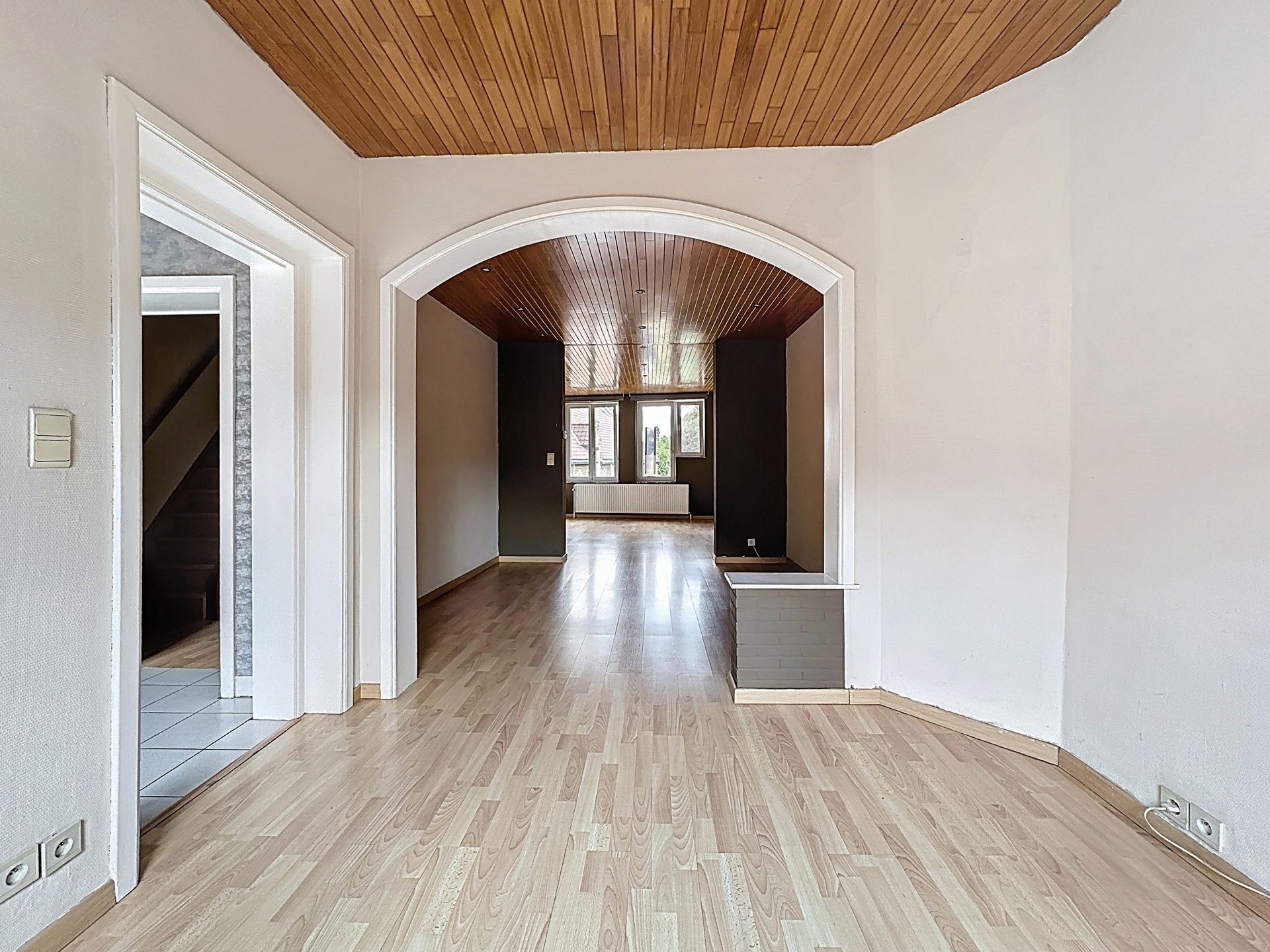 Een ruime te renoveren rijwoning van 207m² met zonnig terras foto 7