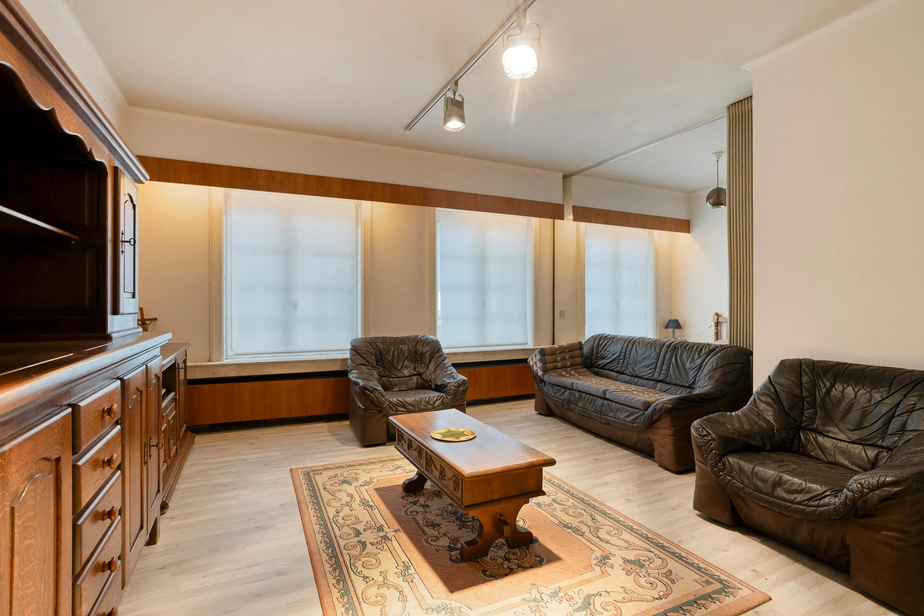 Mooi gelegen landhuis te koop in Meerbeke foto 59