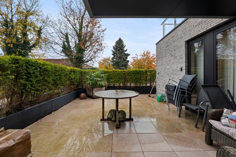 MODERN GELIJKVLOERS APPARTEMENT MET TERRAS EN STAANPLAATS IN SINT-TRUIDEN foto 24