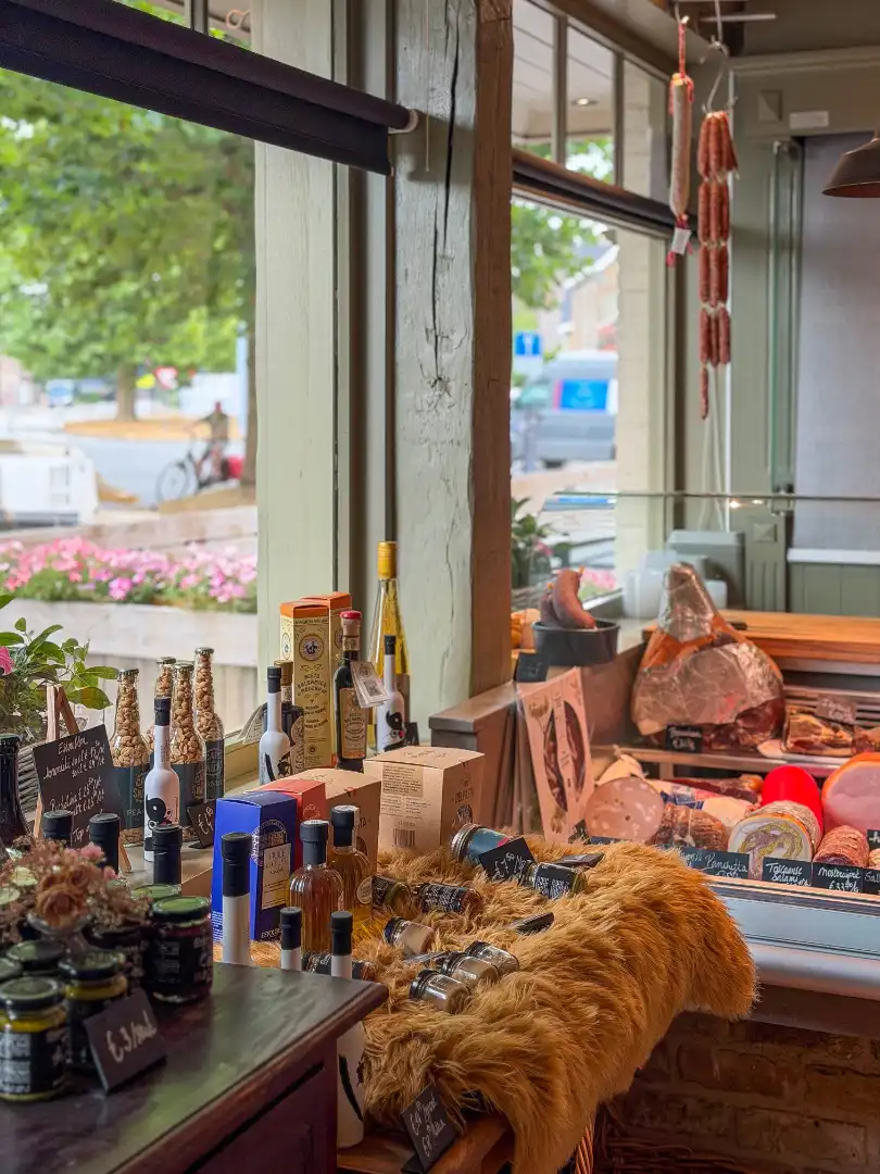 Karaktervol handelspand op een topligging in het hart van Loppem foto 3
