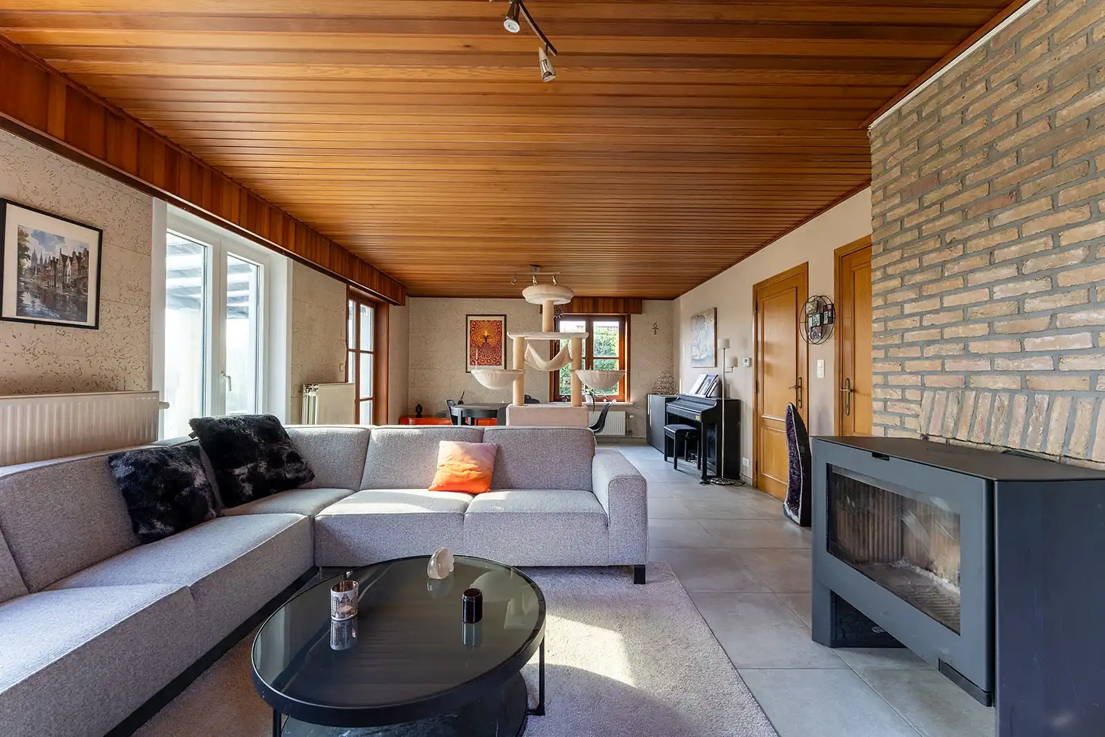 Zeer ruime woning op een perceel van 1000m² met dubbele garage in het landelijke Houtave. foto 30