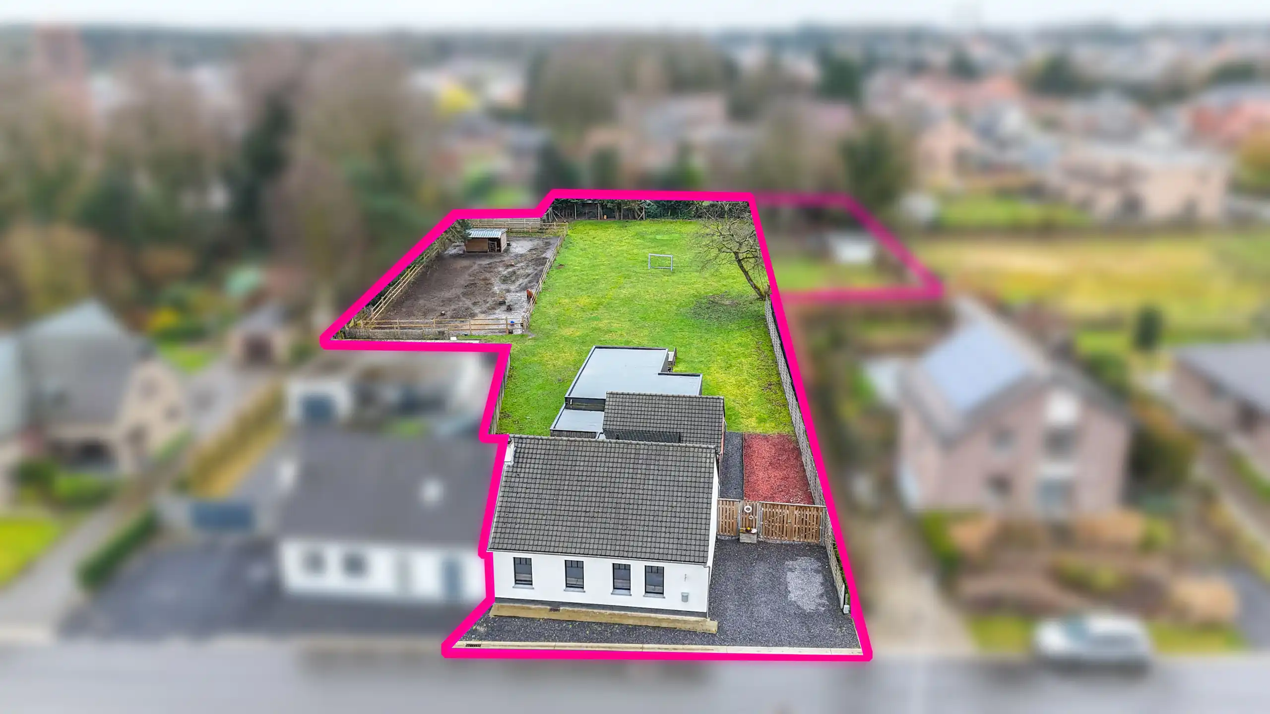Gerenoveerde landelijk moderne woning op 21 are met 4 suites! foto 2