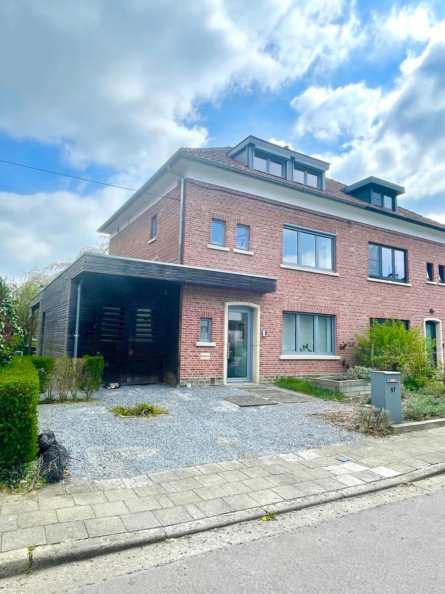 Mooie halfopen woning te Heverlee. foto {{pictureIndex}}