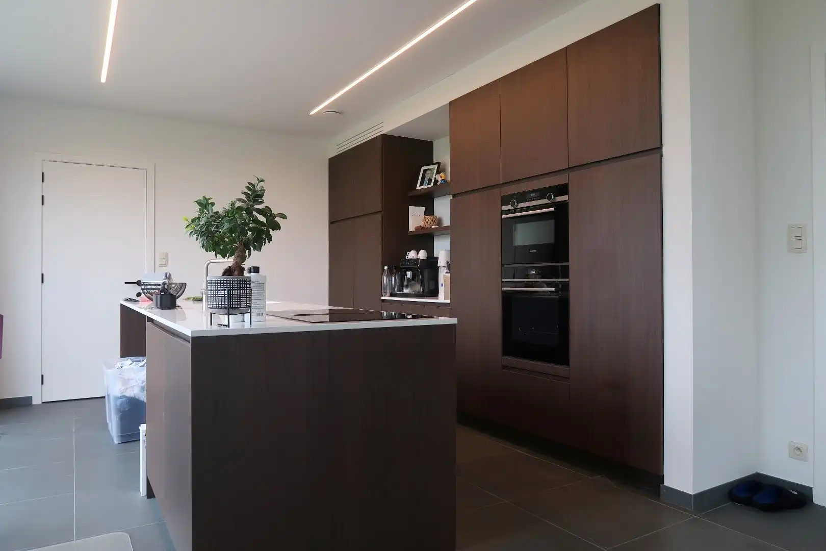 Moderne koppelwoning met 4 slaapkamers en prachtige vergezichten, omringd door groen foto 2