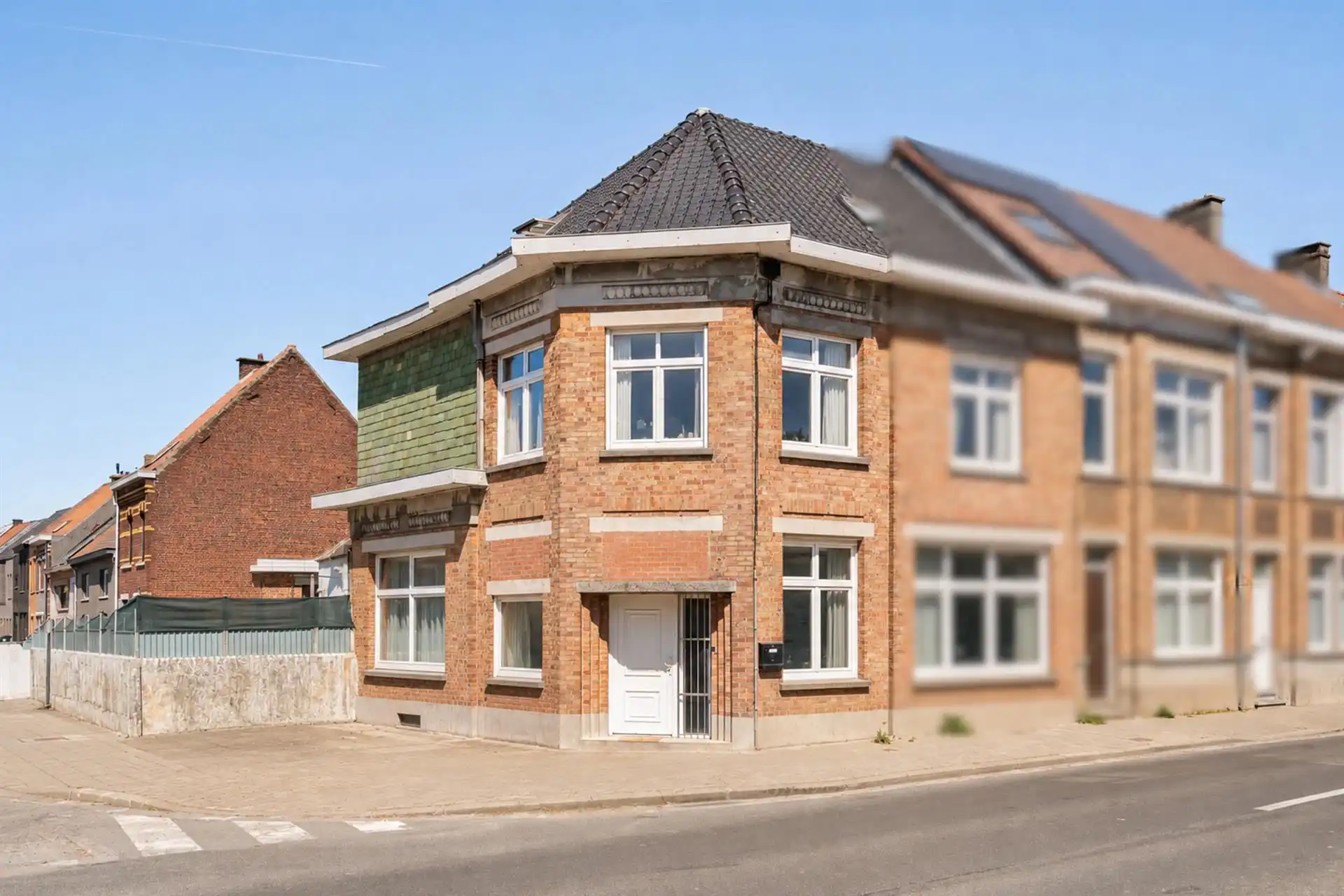 Instapklare woning met 5 slaapkamers en grote garage foto 3