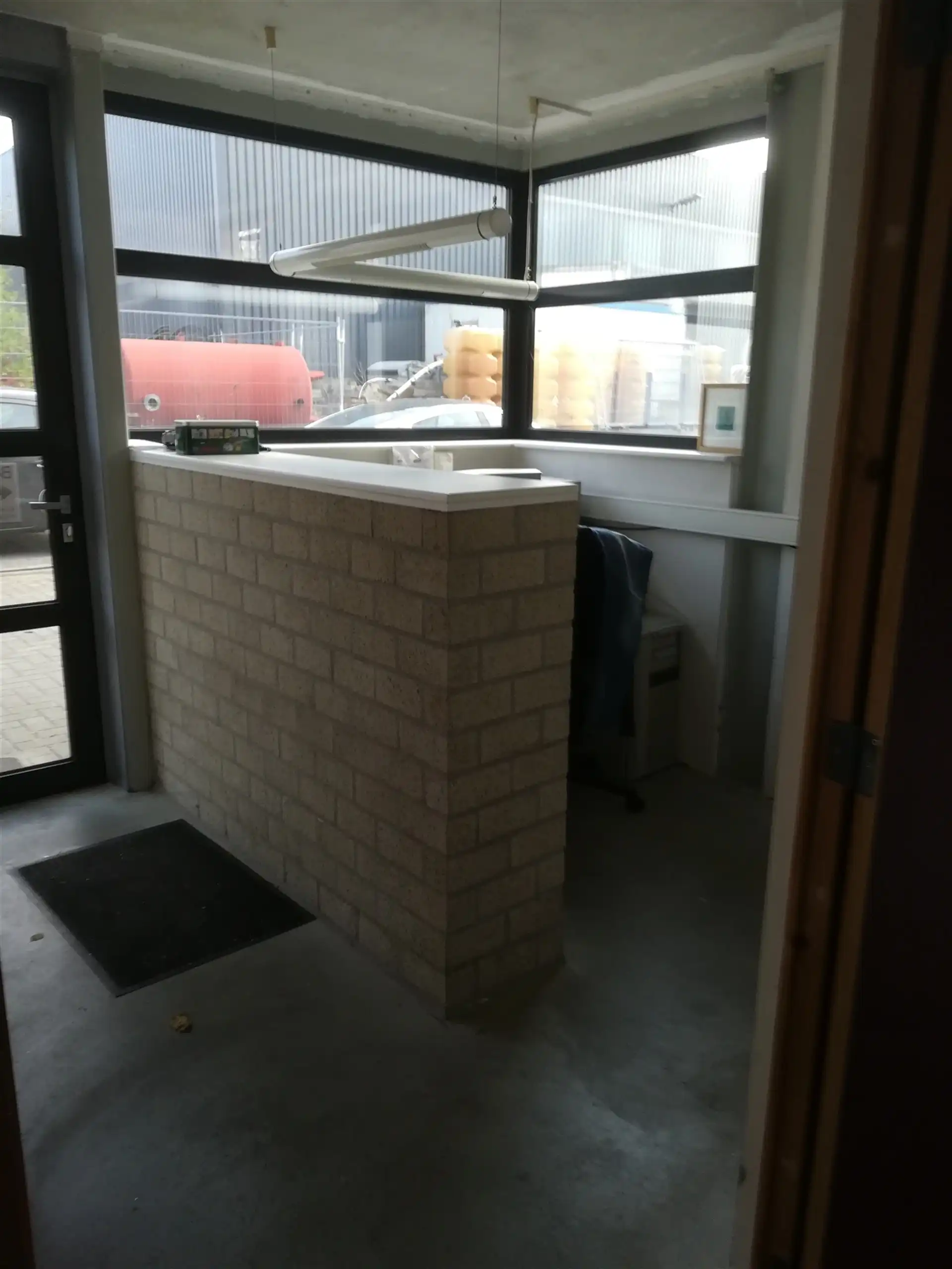 Opbrengsteigendom bestaande uit verhuurde kantoren en opslag foto 10