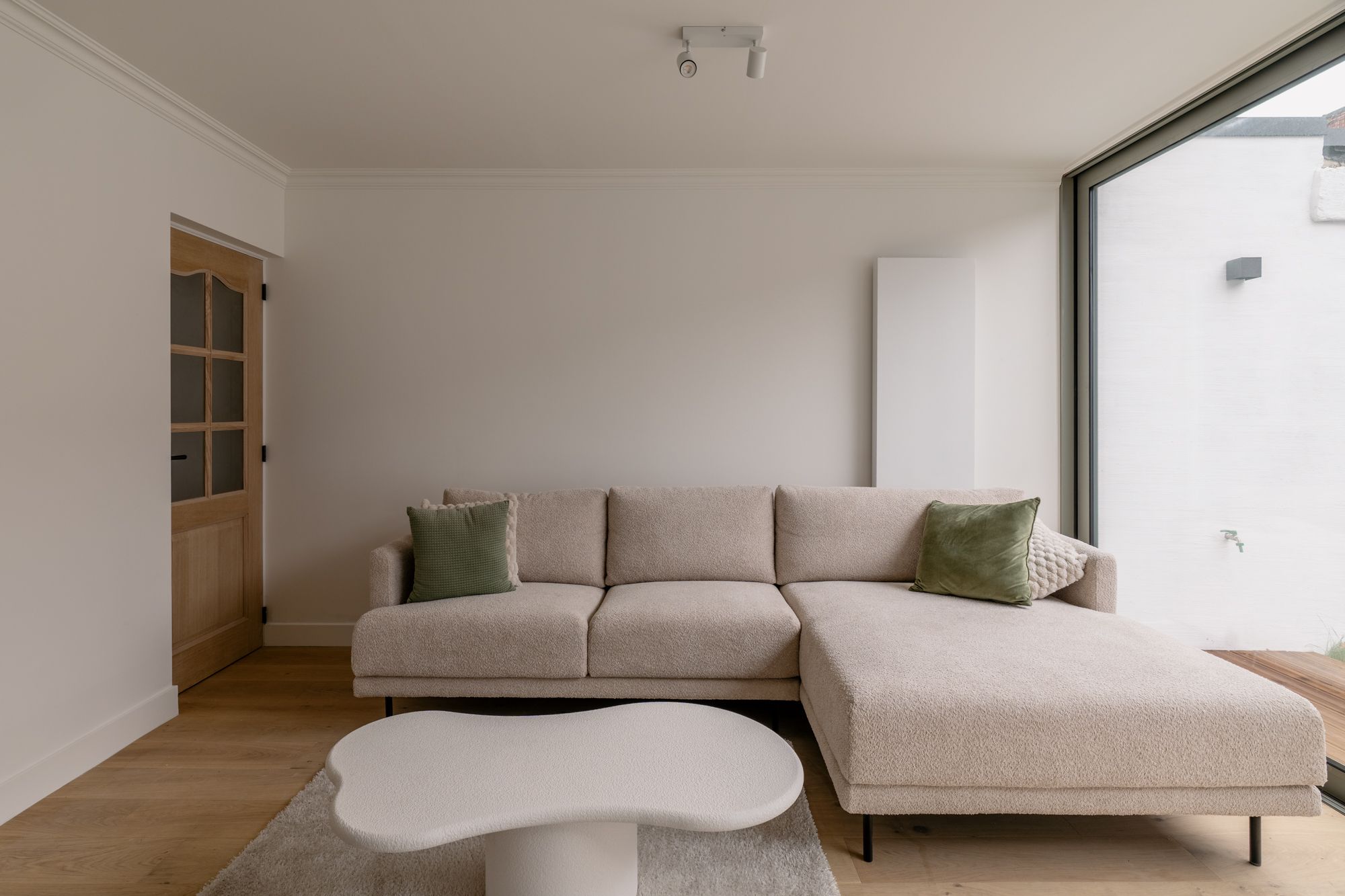 In OPTION by George: volledig gerenoveerde woning die naar zuurstof (O) doet happen foto 13